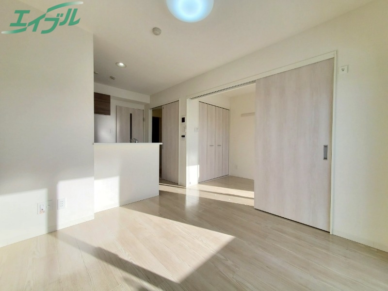 居室・リビング　同物件別室写真