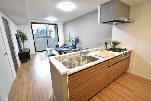 キッチン　※反転タイプのお部屋の写真です。