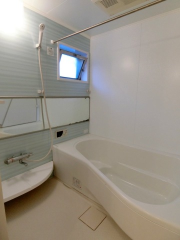 バス・シャワールーム　追炊きと乾燥機付きの一坪風呂