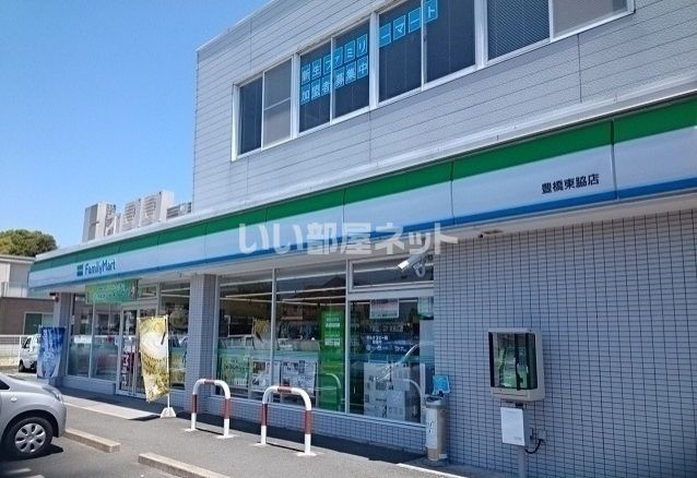 コンビニ　ファミリーマート 豊橋東脇店（コンビニ）まで517m