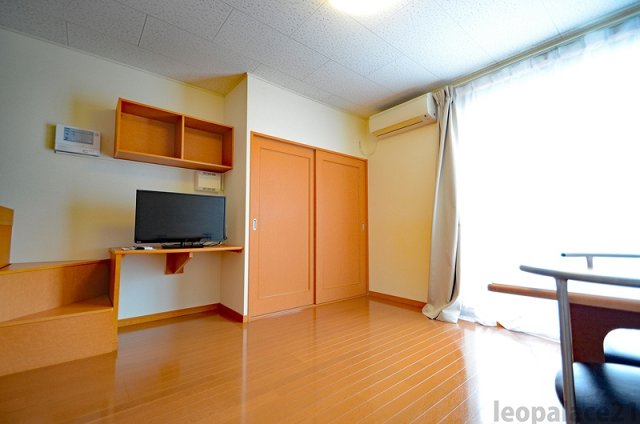 居室・リビング　１階のお部屋です。同タイプの写真です。