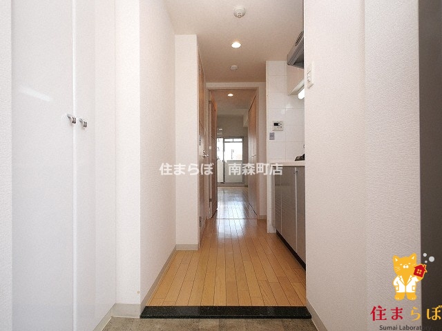 玄関　「気になったら、LINEで気軽に相談できますよ。」