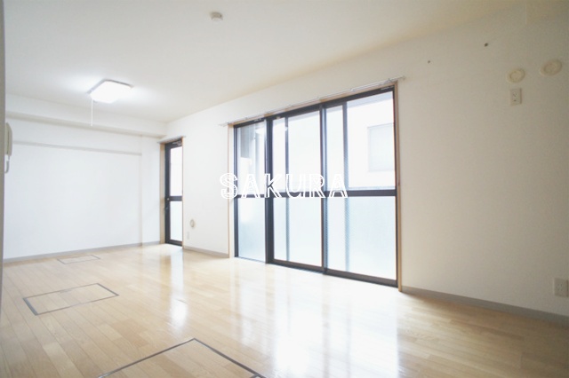 居室・リビング　使いやすい形の為、レイアウトを楽しめます♪