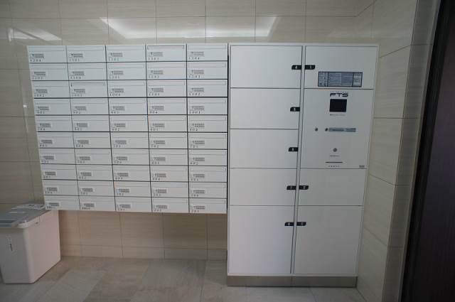 ロビー　宅配ボックス