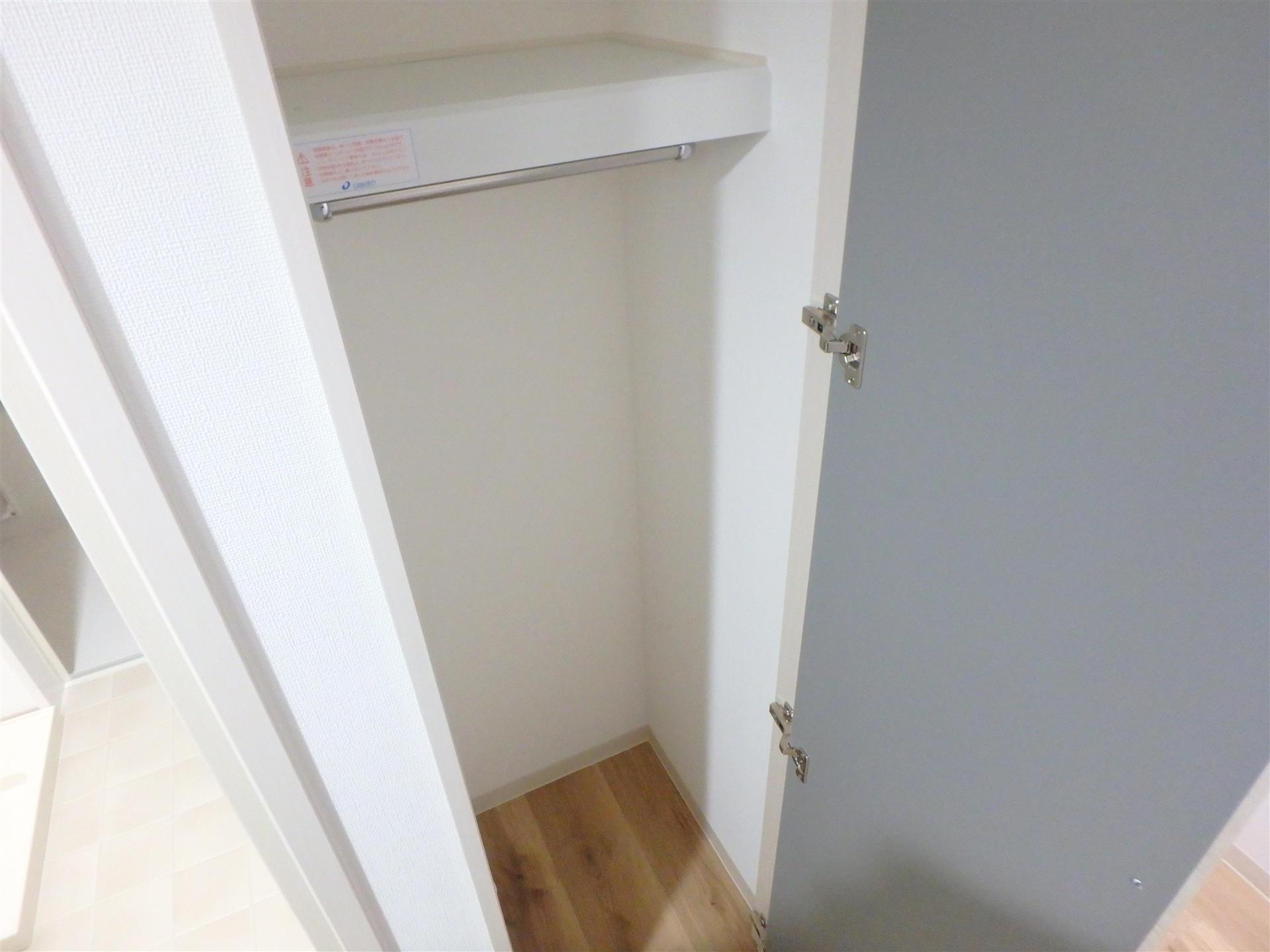 収納　コートなどが掛けられるクローゼットです