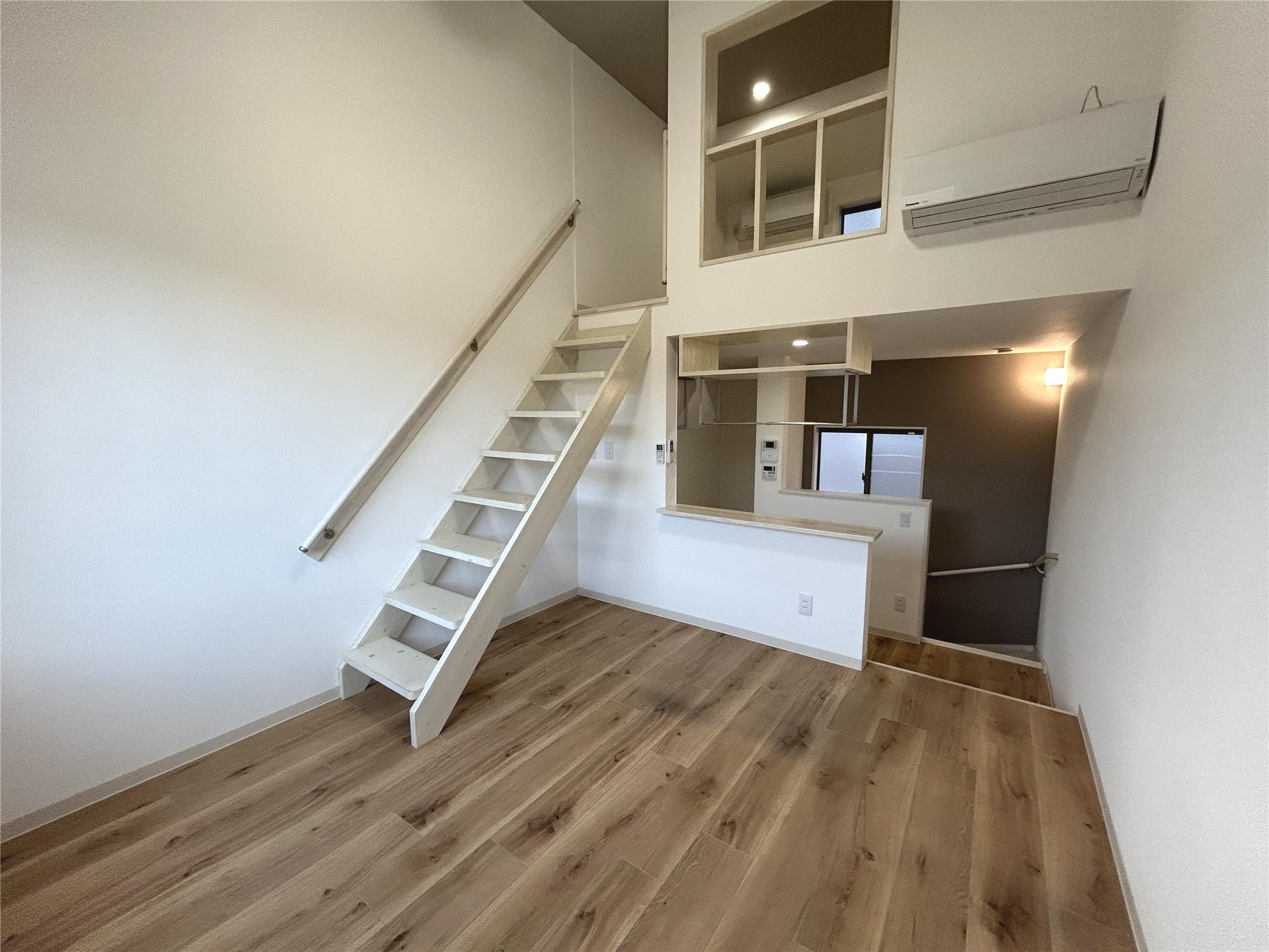 居室・リビング　生活空間が区切れるスキップフロアです