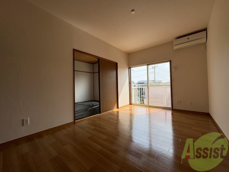 居室・リビング　１１帖のリビングです。お部屋を広く使えます。