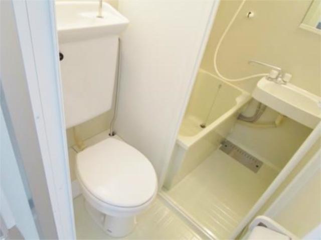 トイレ　※バストイレ同室です