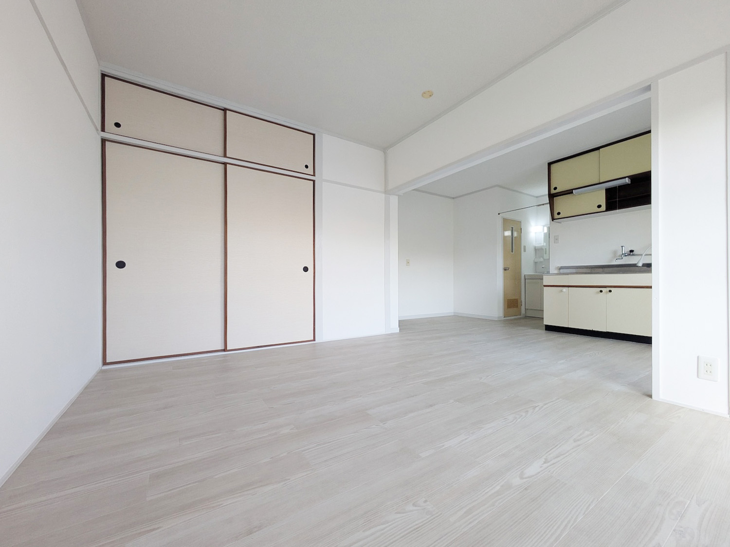 居室・リビング　別部屋画像　現況優先