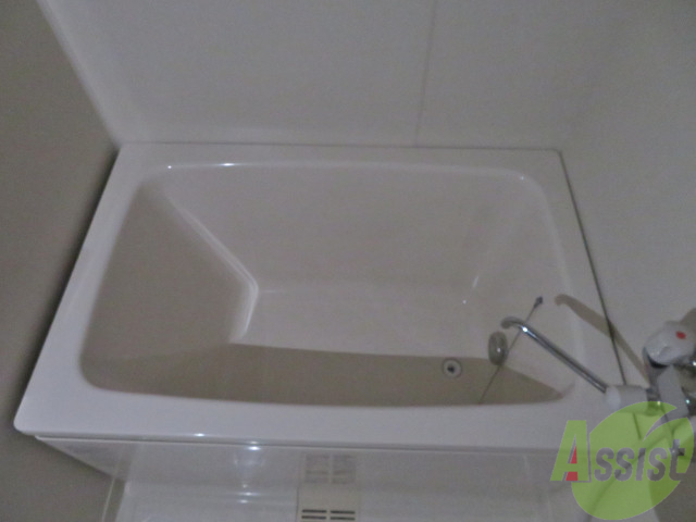 バス・シャワールーム　バスルームはこちらです。広々としてゆったり休めます。