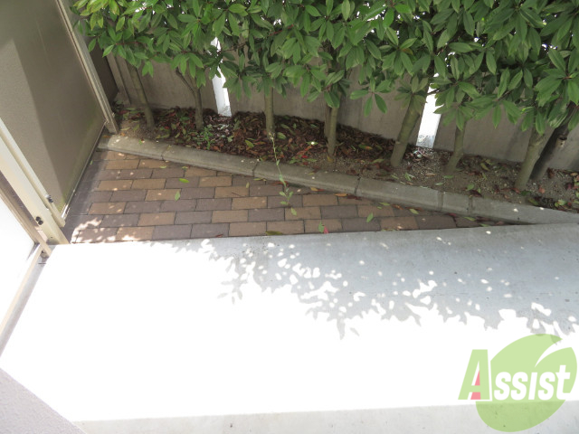 バルコニー　バルコニーは幅があり、広い印象を受けました。