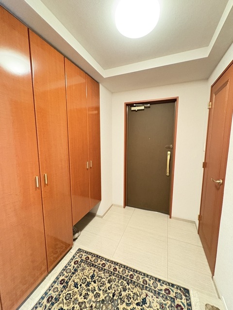 玄関　※家具・備品等は賃貸に含みません。