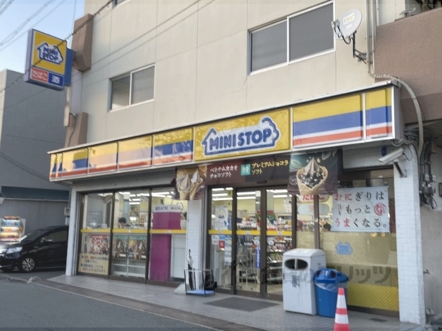 コンビニ　ミニストップ真菅オカモト酒店（コンビニ）まで300m