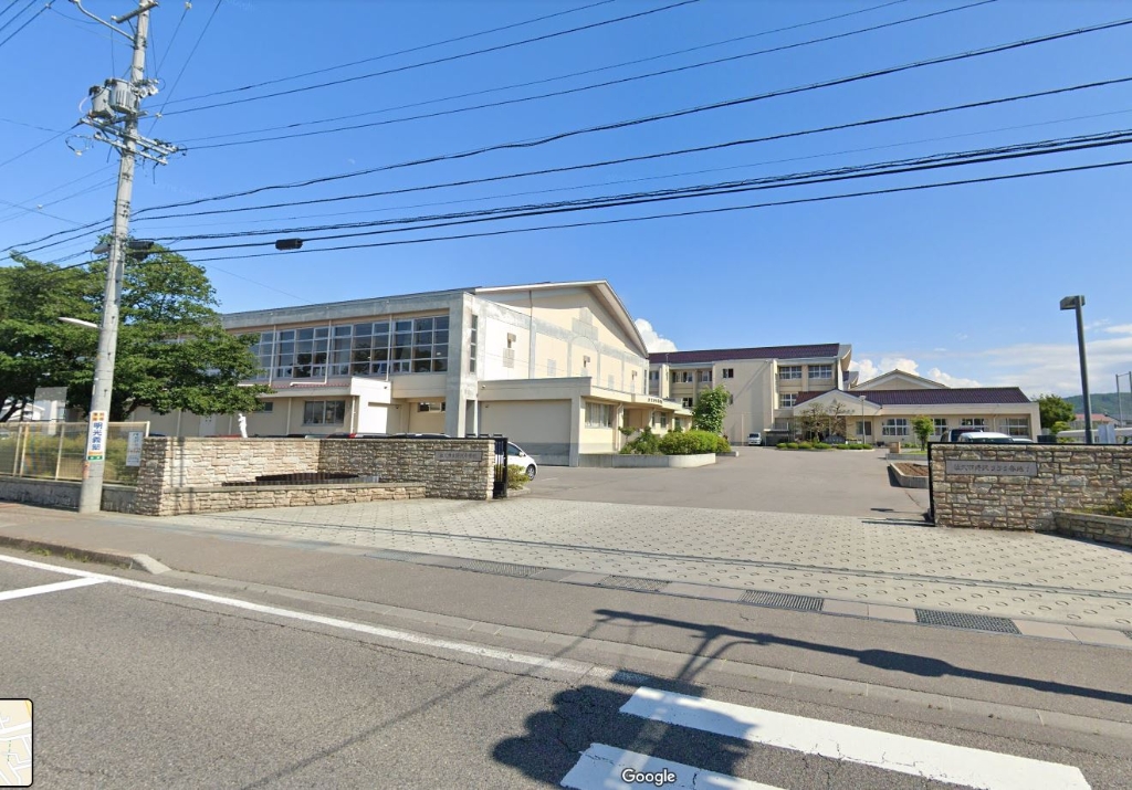中学校　佐久市立野沢中学校（中学校）まで1395m