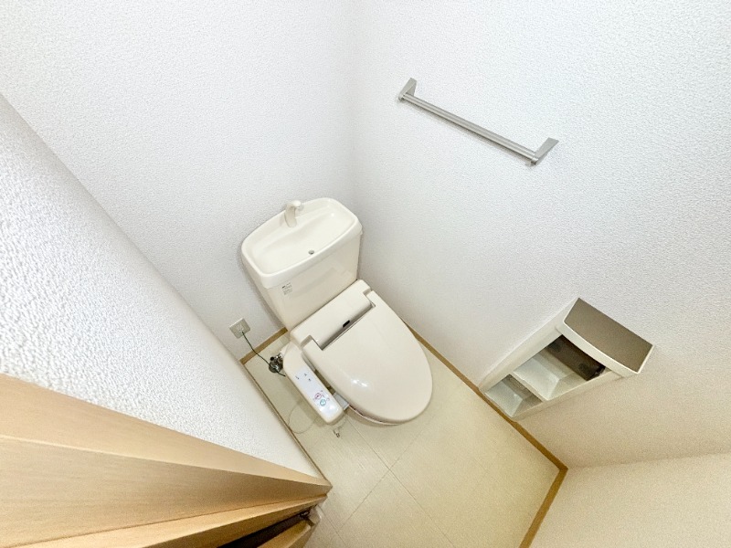 トイレ　※別号室の写真となります。