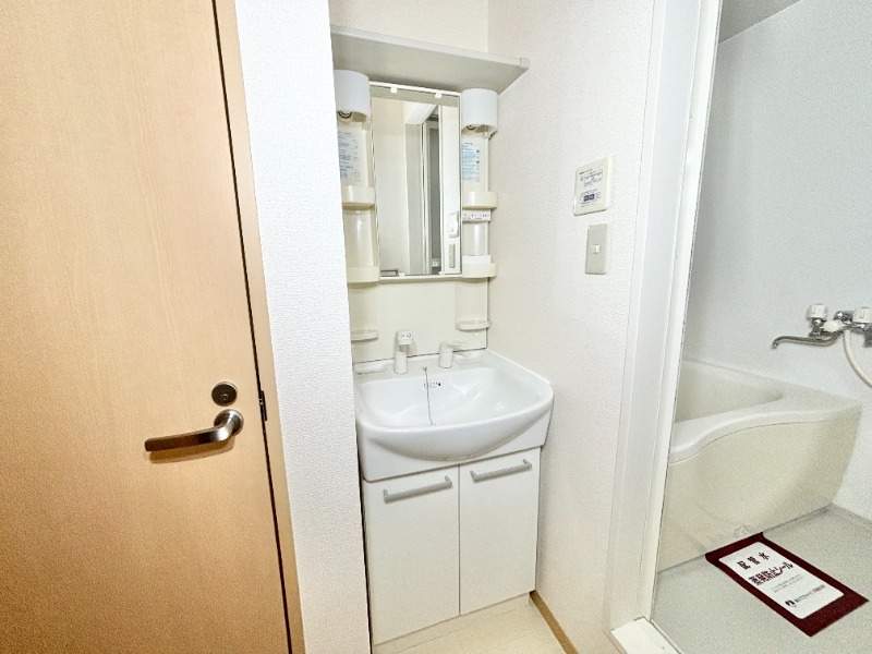 洗面設備　※別号室の写真となります。