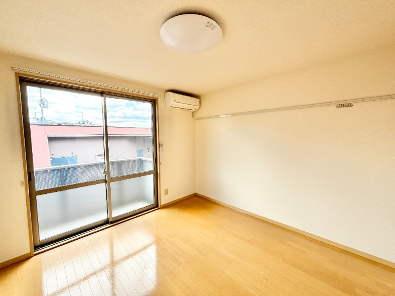 居室・リビング　※別号室の写真となります。