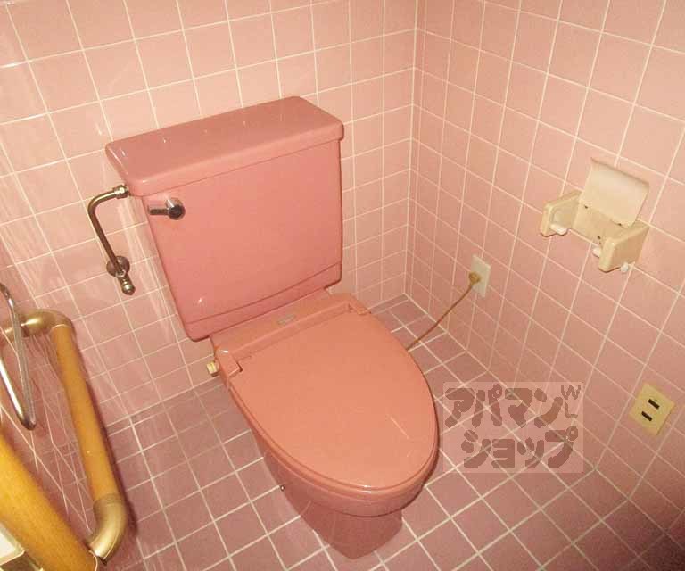 トイレ　室内の写真です。