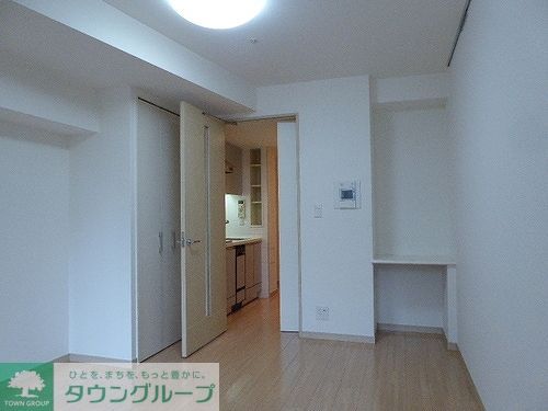 居室・リビング　洋室　約8.0畳　※前回募集時2021年11月の写真