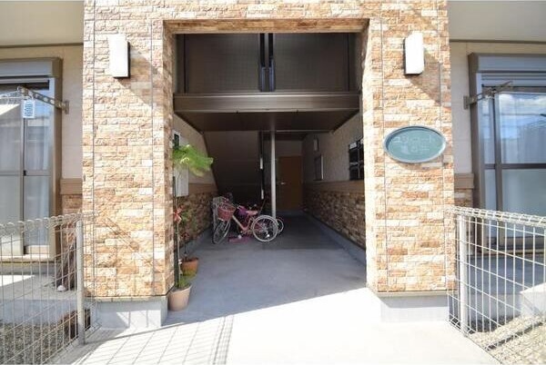 エントランス　初期費用分割可★ご希望の場所まで無料送迎サービス付♪