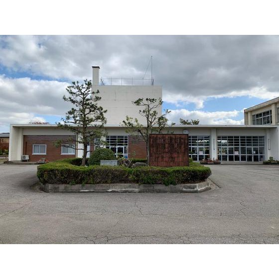 小学校　高岡市立中田小学校（小学校）まで1203m