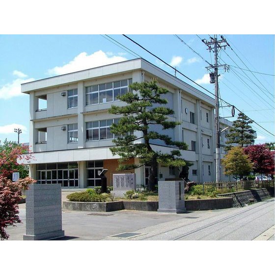 中学校　高岡市立中田中学校（中学校）まで412m