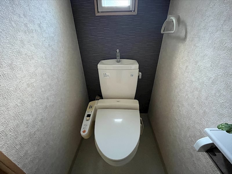 トイレ　同物件別部屋写真