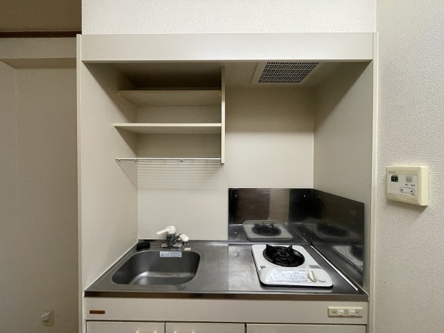 キッチン　※別室同じ間取りの写真。現況を優先します。