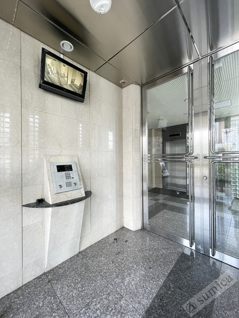 エントランス　オートロック・防犯カメラ完備で部外者はシャットアウト♪♪