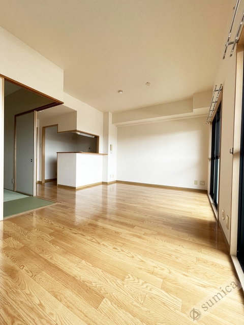 居室・リビング　広々リビング・南からの明るい日差しが入るお部屋です♪♪