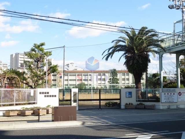 中学校　豊中市立第四中学校（中学校）まで242m