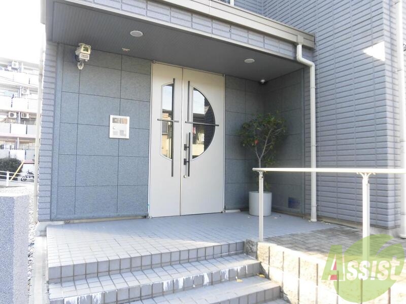 エントランス　エレベーターももろん完備