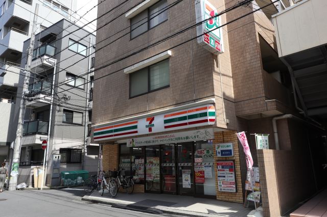 コンビニ　セブンイレブン（コンビニ）まで1m