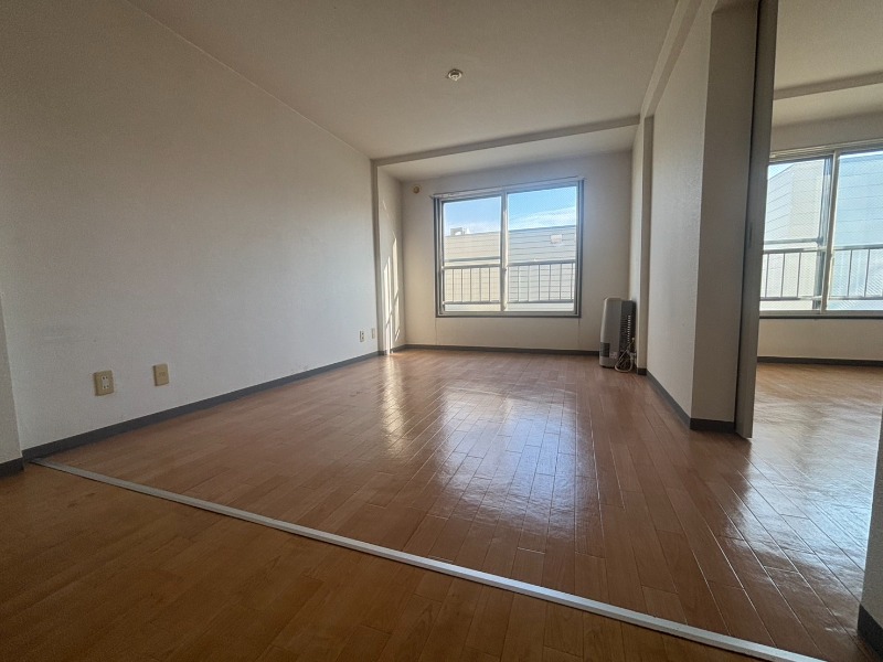 居室・リビング　明るいリビング