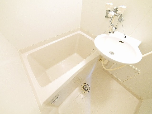 バス・シャワールーム　ゆったり過ごせるお風呂です