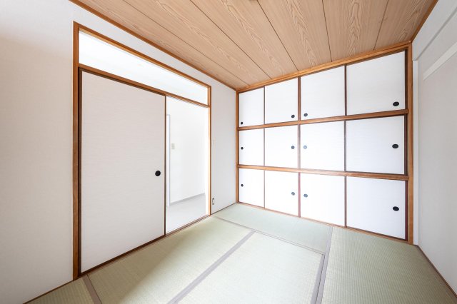 その他設備　収納充実の広々和室