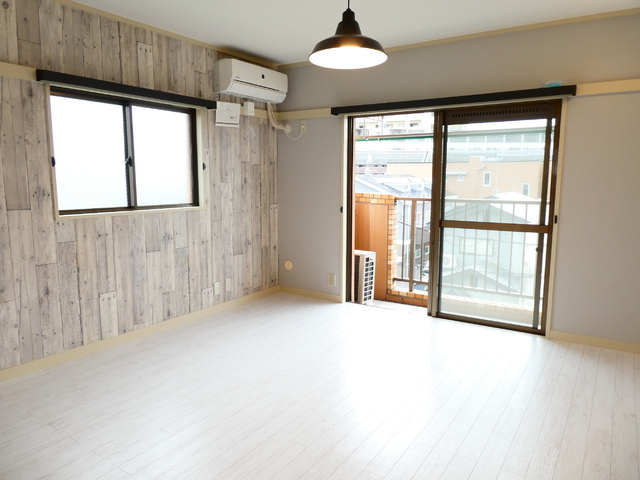 居室・リビング　※同タイプ参考写真（クロス・建具の色柄が異なる場合があり）