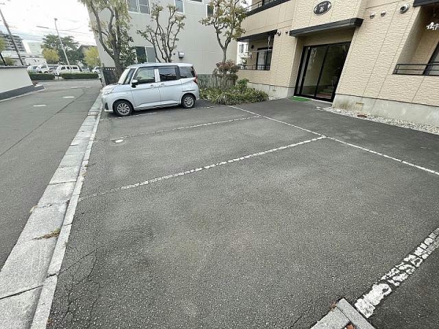 駐車場　駐車場