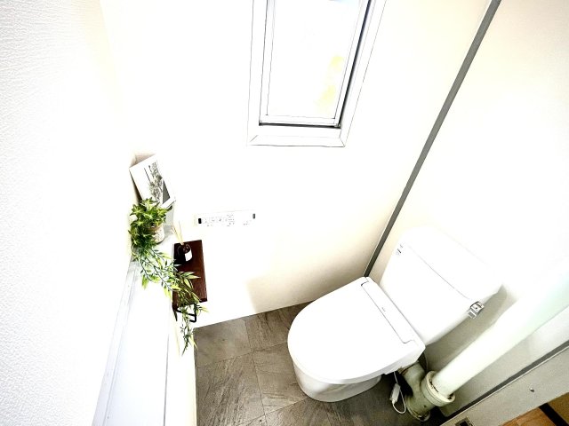 トイレ　温水洗浄便座付きの新品トイレです^^