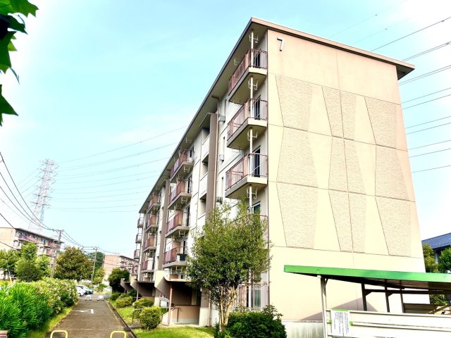 建物外観　徒歩１分でスーパーや100均ショップにアクセス可の好立地