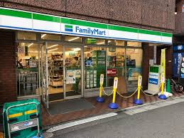 コンビニ　ファミリーマート 都立大学駅西店（コンビニ）まで99m