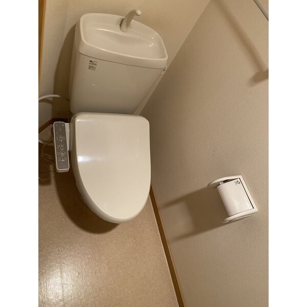 トイレ　※写真は同じマンションの違う部屋のものになります。