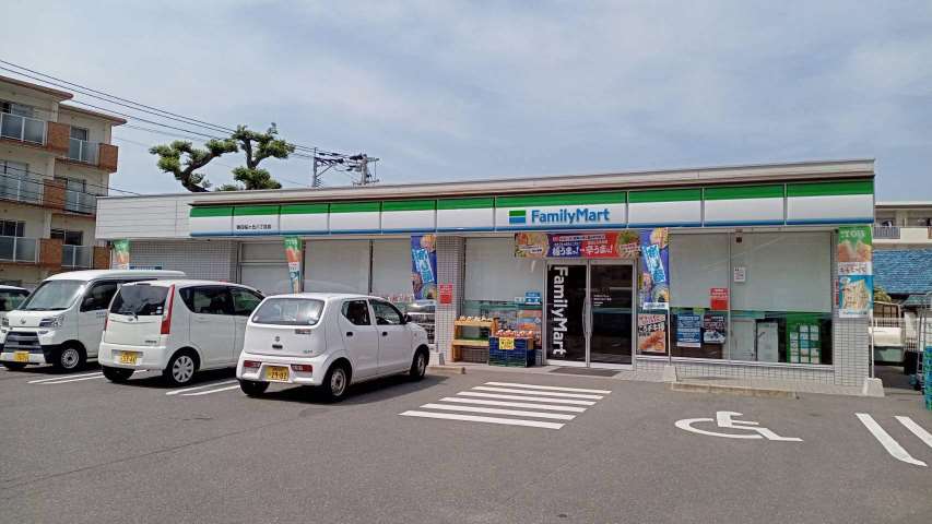 コンビニ　ファミリーマート春日桜ヶ丘八丁目店（コンビニ）まで48m