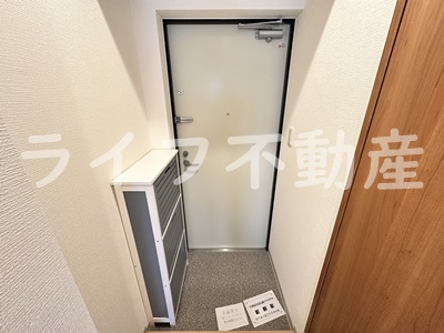 玄関　収納もある玄関です