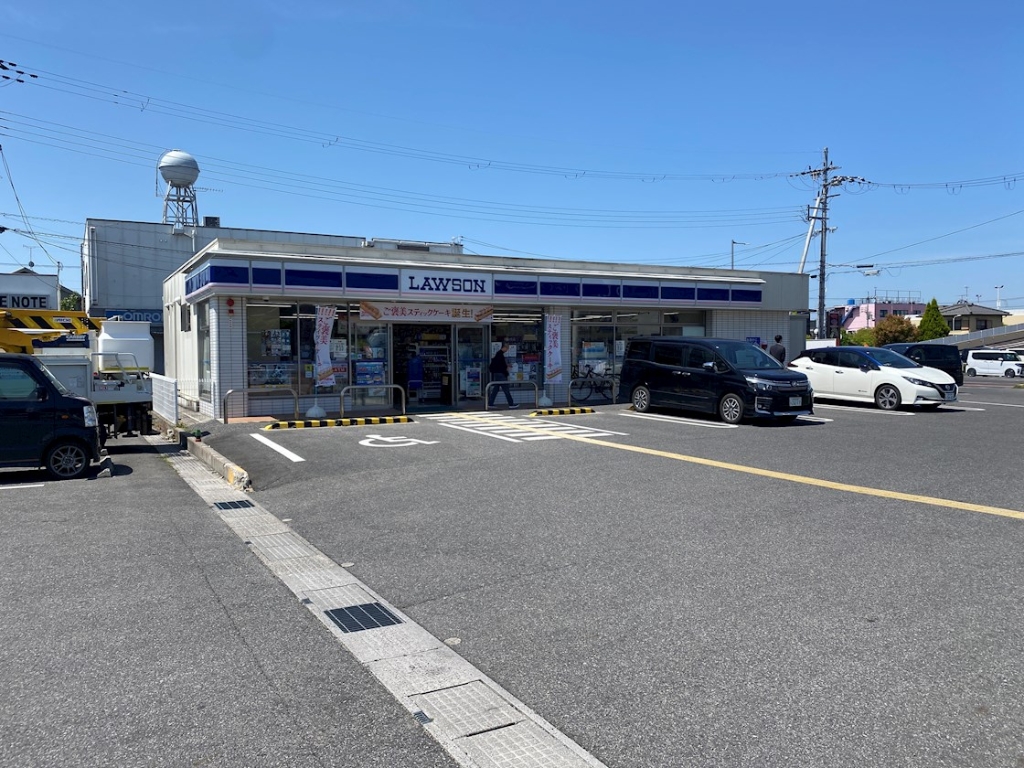 コンビニ　ローソン 南草津三丁目店（コンビニ）まで300m