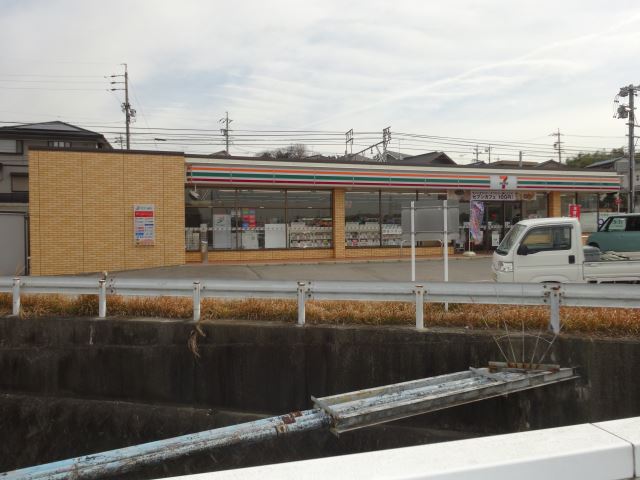 コンビニ　セブンイレブン（コンビニ）まで470m