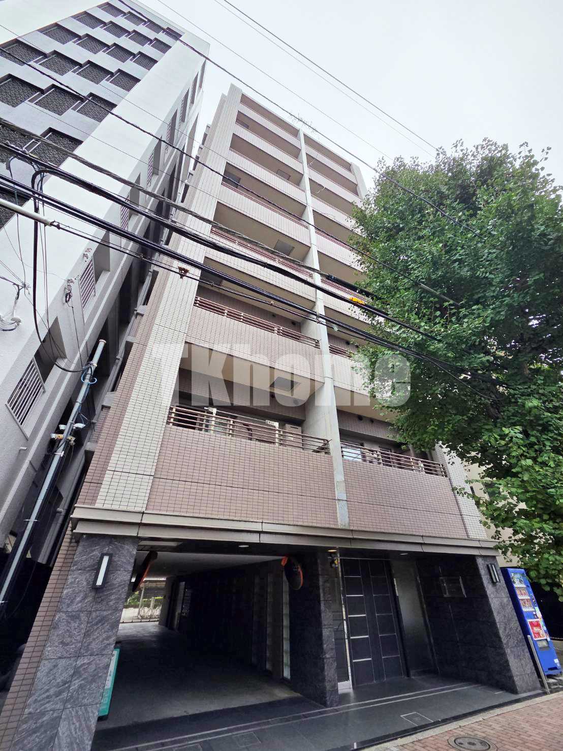 建物外観　スーパー徒歩１分の好立地