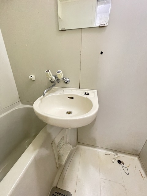 洗面設備　別部屋参考写真です