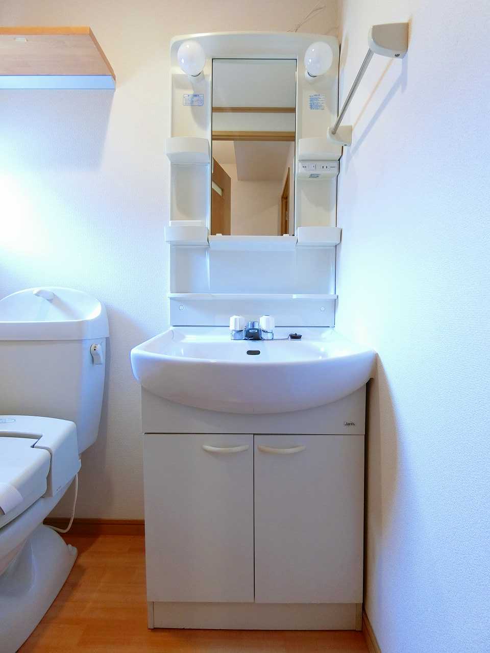 洗面設備　※同物件、別部屋の写真です。