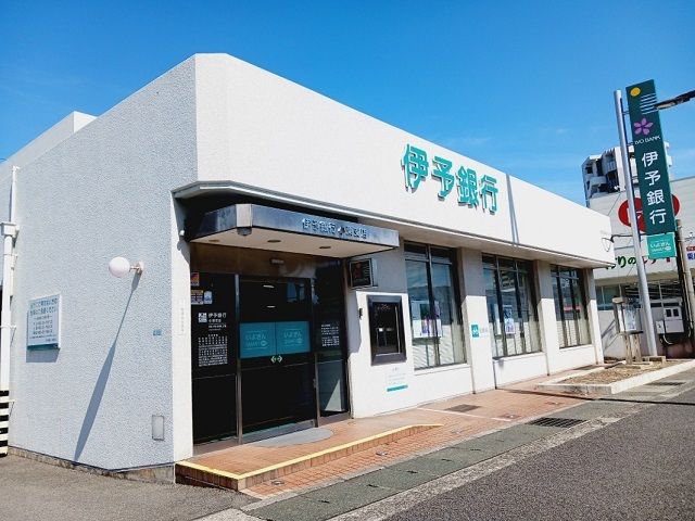 銀行　伊予銀行小栗支店様（銀行）まで1000m